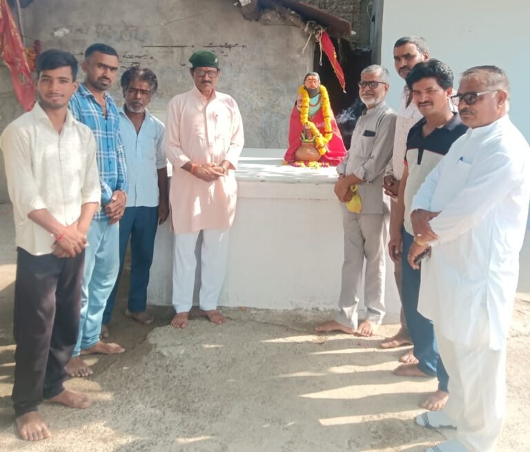 चिकलाना ने किया माल्यार्पण