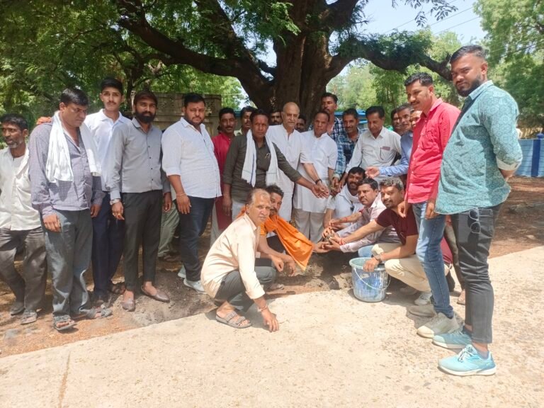 पंचायत परिसर में किया पौधारोपण
